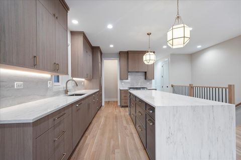 Tiny photo for 2435 N Clybourn Avenue #1S, Chicago, IL 60614 (MLS # 12534209)