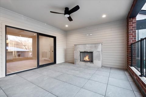 Tiny photo for 2435 N Clybourn Avenue #1S, Chicago, IL 60614 (MLS # 12534209)