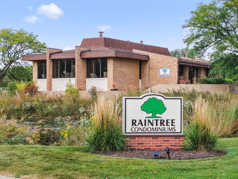 Photo of 450 Raintree Court #2N, Glen Ellyn, IL 60137 (MLS # 12784017)