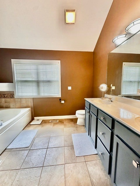 Tiny photo for 2203 Brookwood Drive, South Elgin, IL 60177 (MLS # 12659688)