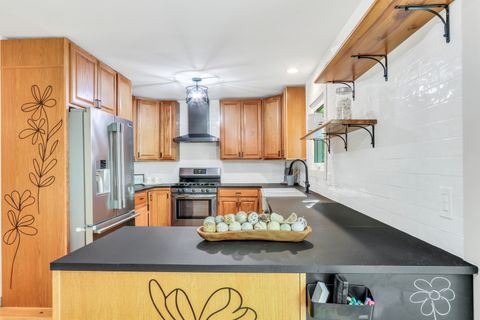 Tiny photo for 334 Concord Square, Gurnee, IL 60031 (MLS # 12491813)