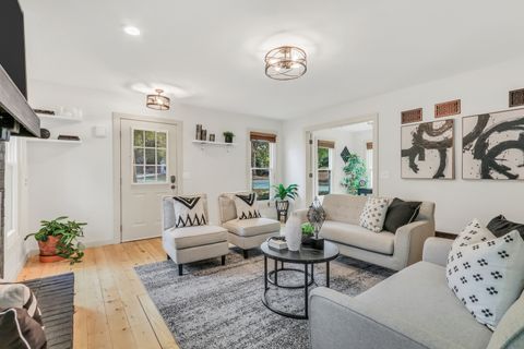 Tiny photo for 334 Concord Square, Gurnee, IL 60031 (MLS # 12491813)