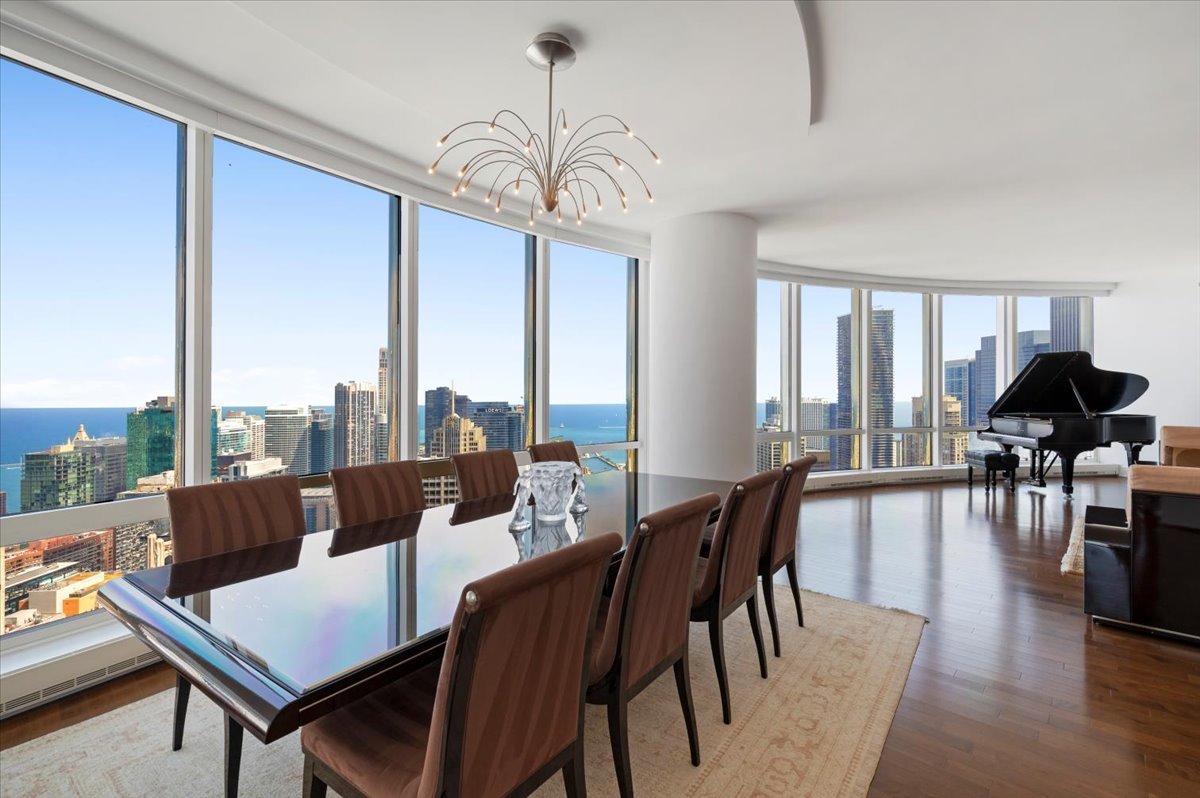 401 N Wabash Avenue 44A