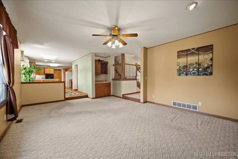Tiny photo for 413 Dover Court, Yorkville, IL 60560 (MLS # 12461857)