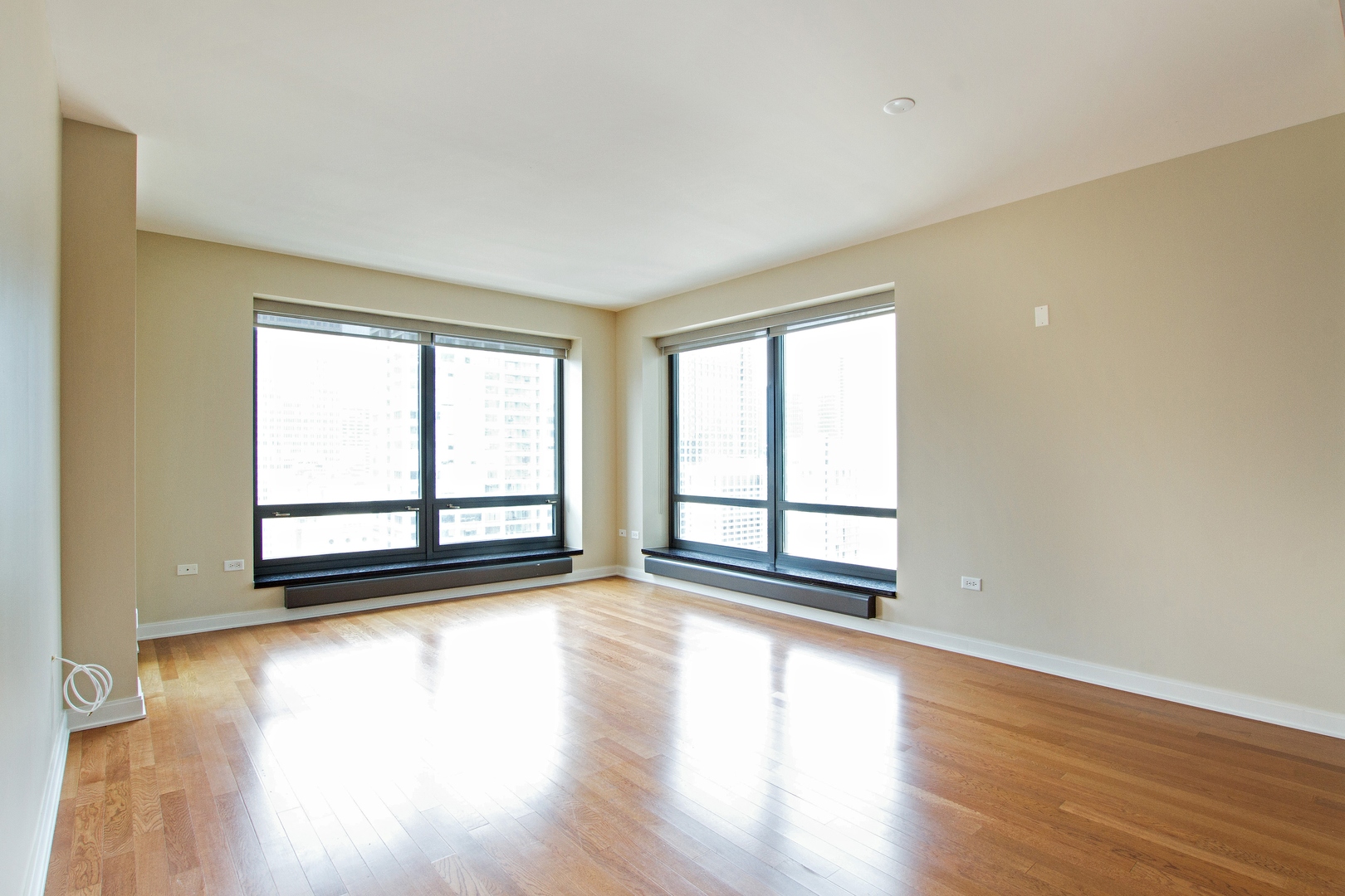 130 N Garland Court 2702