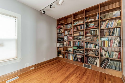 Tiny photo for 718 N Ridgeland Avenue, Oak Park, IL 60302 (MLS # 12767190)