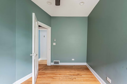 Tiny photo for 718 N Ridgeland Avenue, Oak Park, IL 60302 (MLS # 12767190)