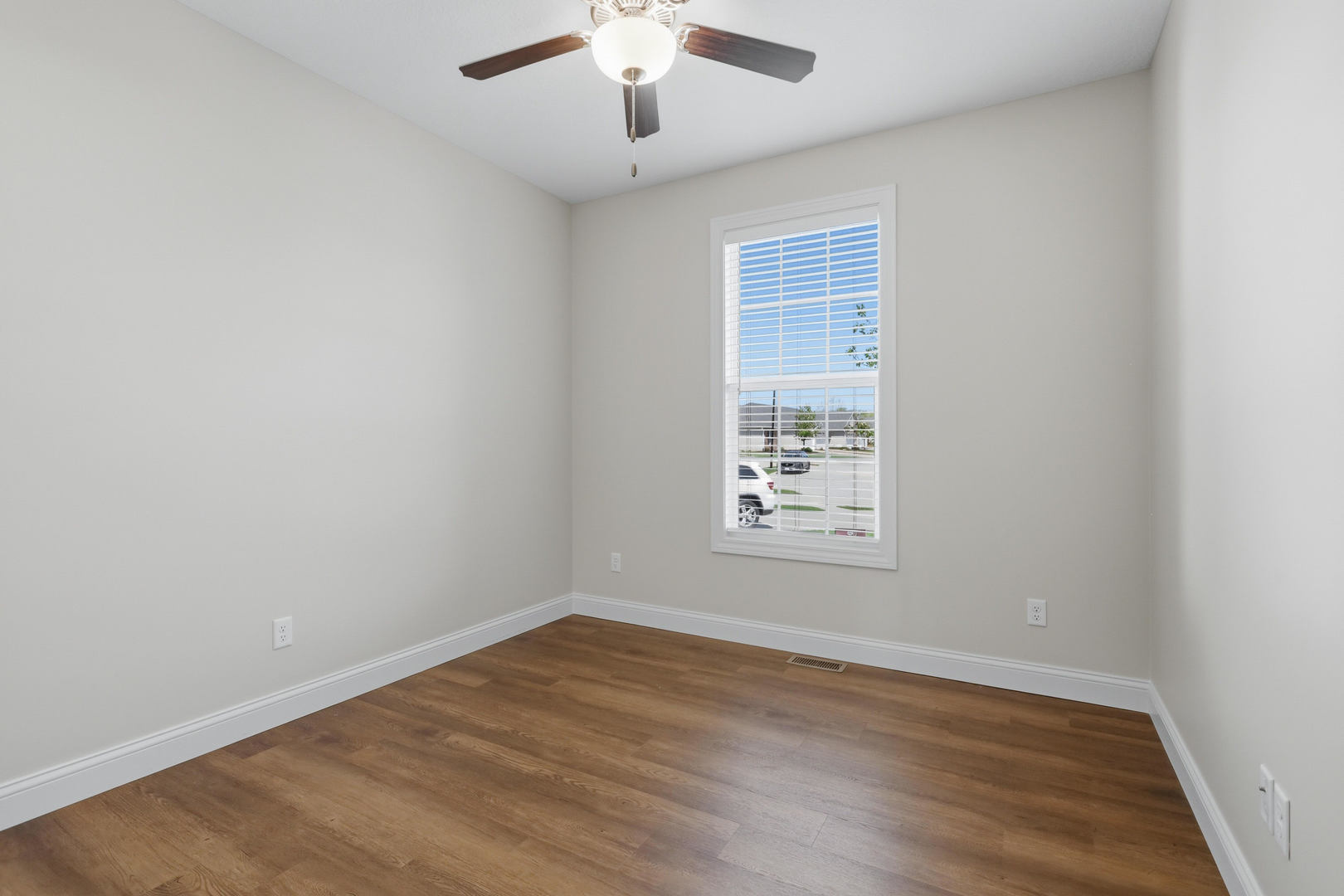 5505 East Creekside Lane