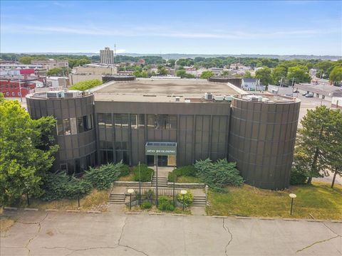 111 N 6th Street Pekin IL 61554