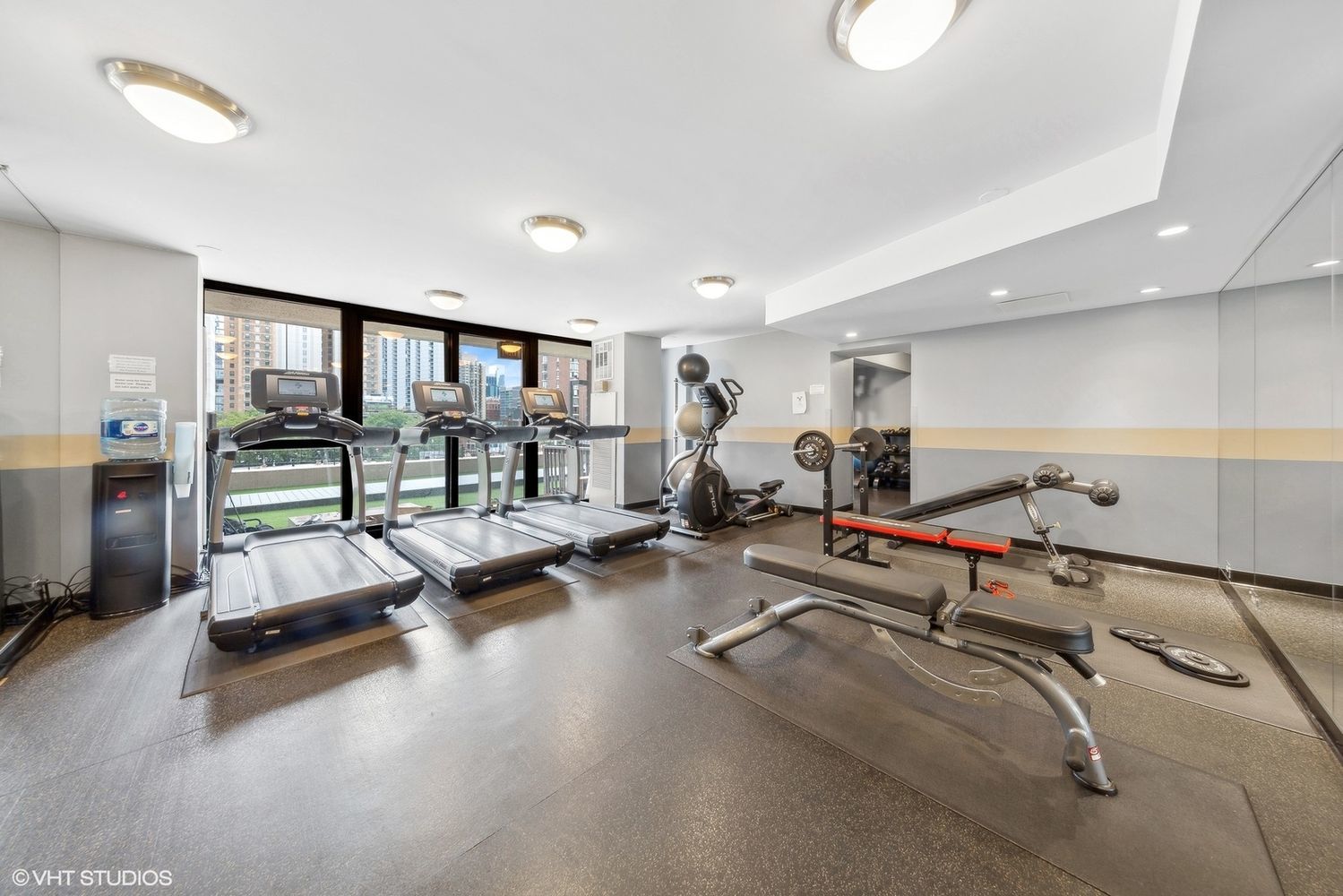 33 W DELAWARE Place 12K