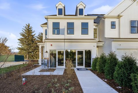 Photo of 1986 Leiter Way #13002, Hoffman Estates, IL 60169 (MLS # 12523120)