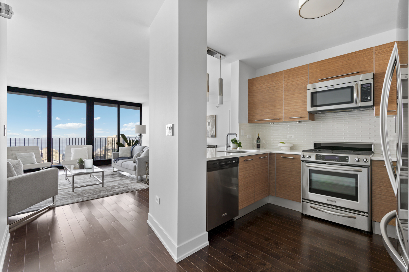 225 N Columbus Drive 6204