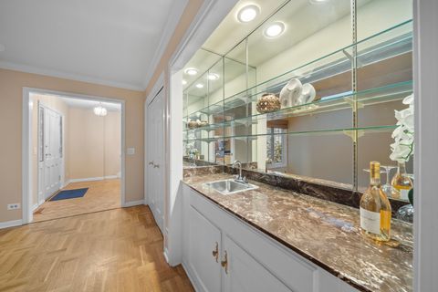 Tiny photo for 12 The Court Of Island Point, Northbrook, IL 60062 (MLS # 12485858)