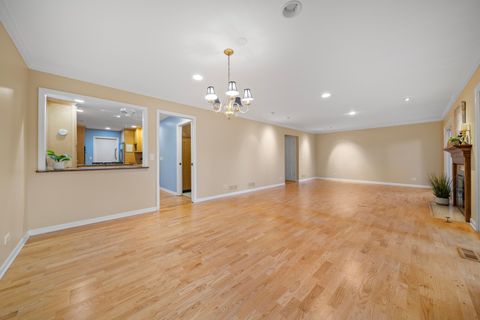 Tiny photo for 12 The Court Of Island Point, Northbrook, IL 60062 (MLS # 12485858)