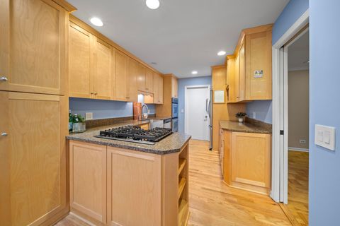 Tiny photo for 12 The Court Of Island Point, Northbrook, IL 60062 (MLS # 12485858)