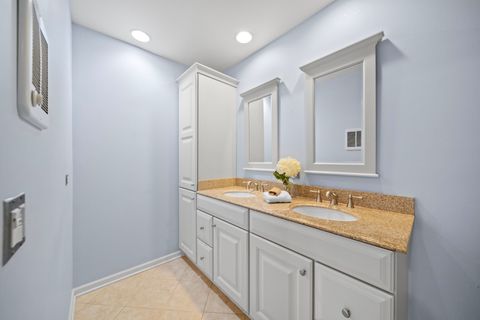 Tiny photo for 12 The Court Of Island Point, Northbrook, IL 60062 (MLS # 12485858)