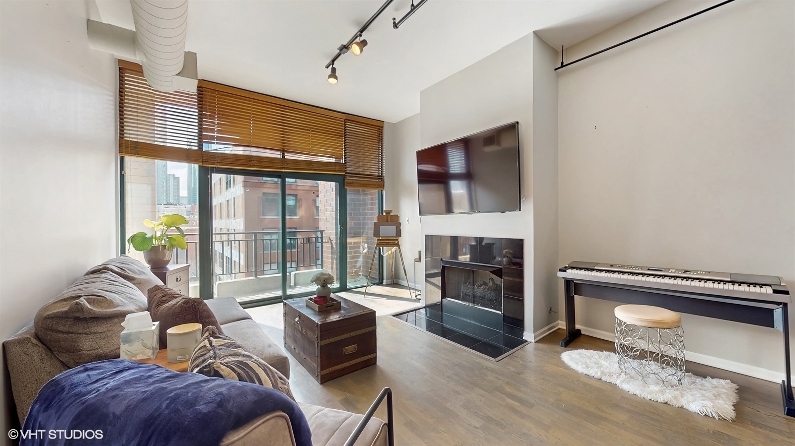 400 W Ontario Street 606