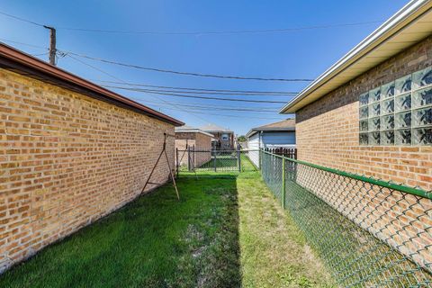 Tiny photo for 5700 N Orange Avenue, Chicago, IL 60631 (MLS # 12533125)