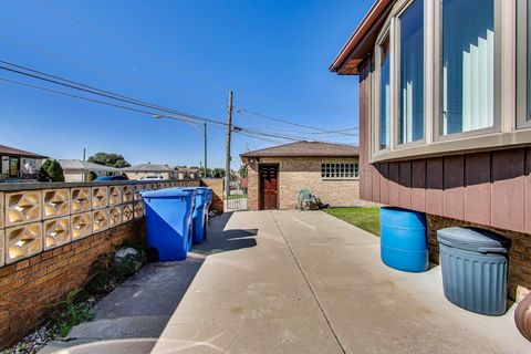 Tiny photo for 5700 N Orange Avenue, Chicago, IL 60631 (MLS # 12533125)