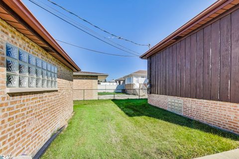 Tiny photo for 5700 N Orange Avenue, Chicago, IL 60631 (MLS # 12533125)