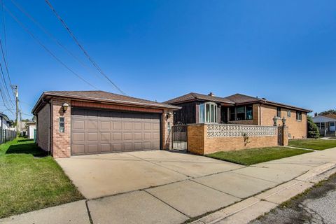Tiny photo for 5700 N Orange Avenue, Chicago, IL 60631 (MLS # 12533125)