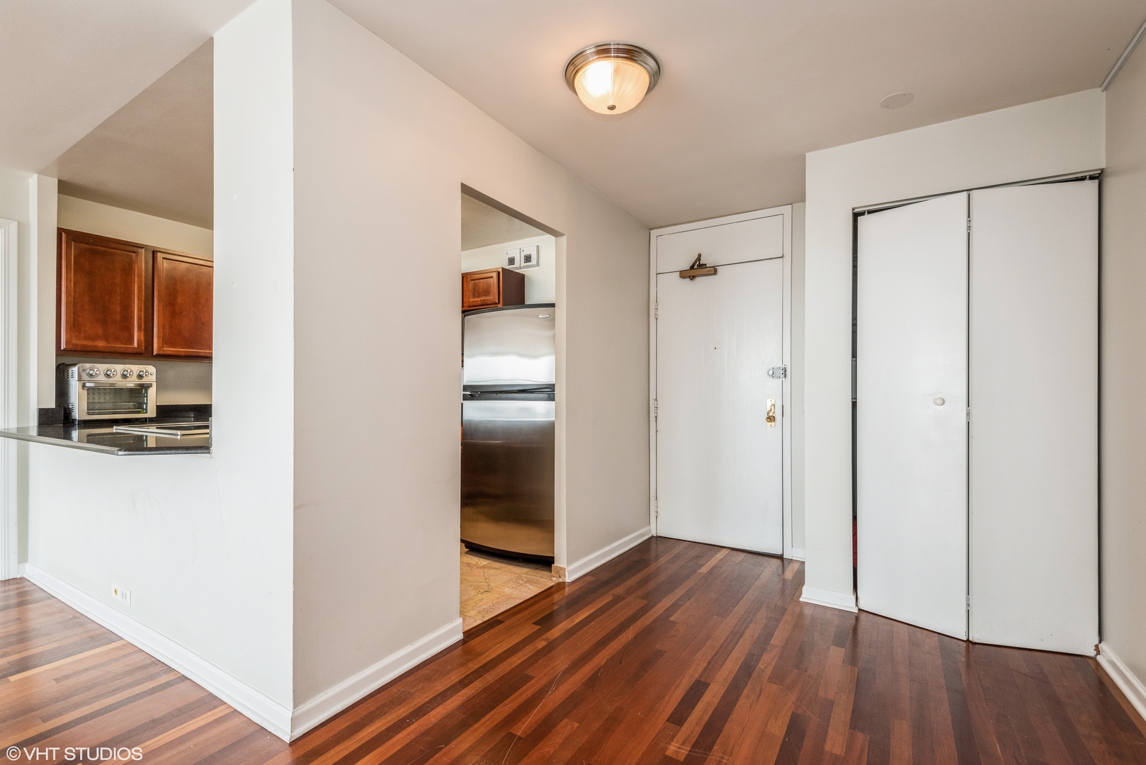 525 W HAWTHORNE Place 2701