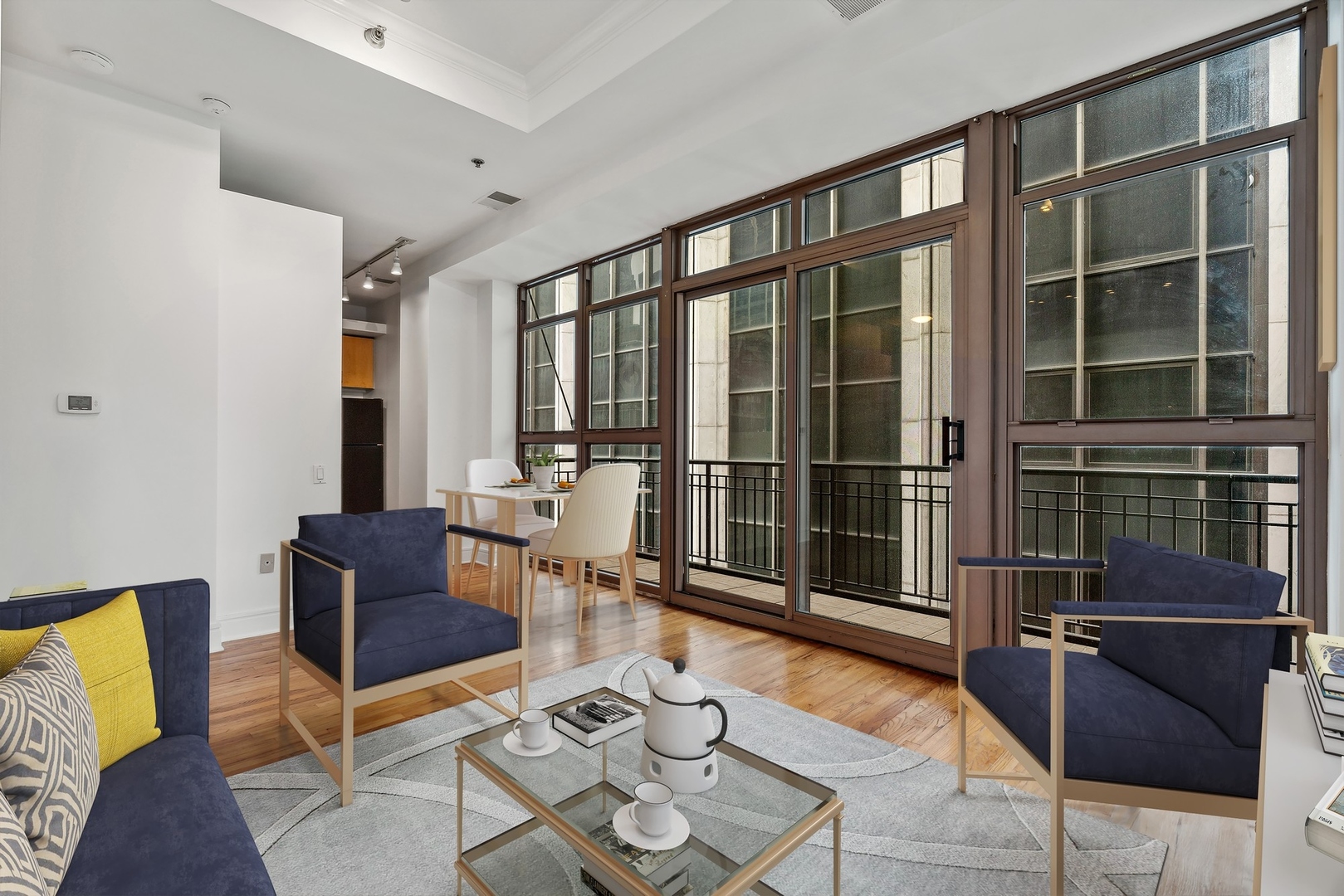 212 W Washington Street 1613