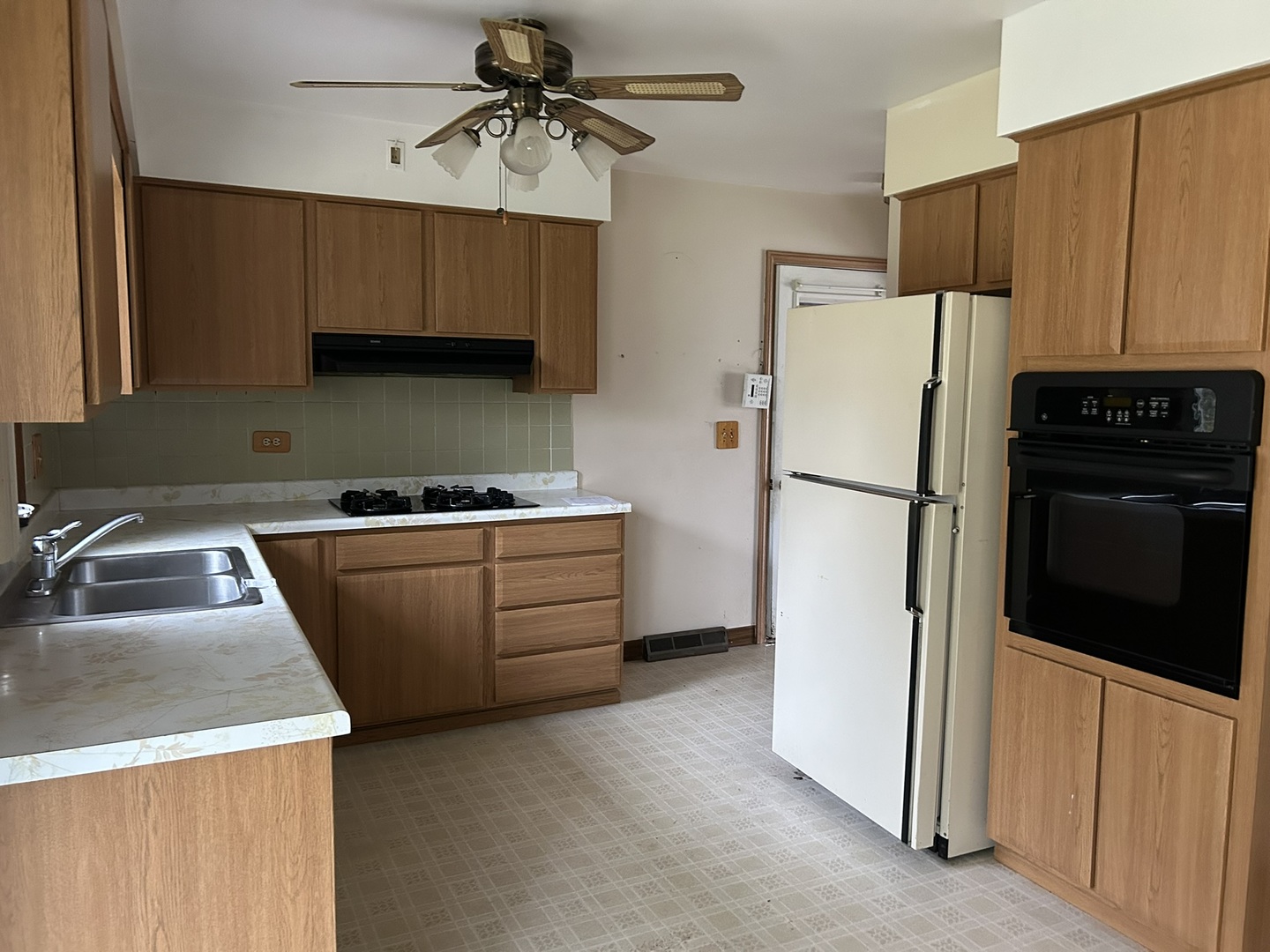 1755 Country Knolls Lane