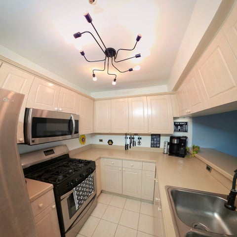 Tiny photo for 400 Village Circle #302, Willow Springs, IL 60480 (MLS # 12731000)
