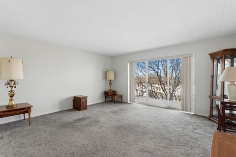 Tiny photo for 2900 Maple Avenue #4D, Downers Grove, IL 60515 (MLS # 12579775)