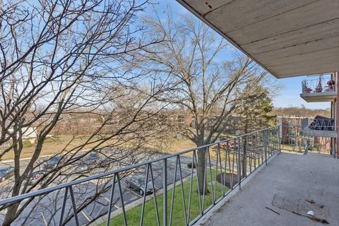 Tiny photo for 2900 Maple Avenue #4D, Downers Grove, IL 60515 (MLS # 12579775)