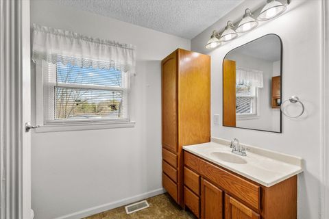 Tiny photo for 512 Norton Drive, Oakland, IL 61943 (MLS # 12526378)