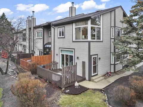 Tiny photo for 1030 Arbor Court, Mount Prospect, IL 60056 (MLS # 12585467)