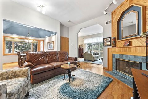 Tiny photo for 1030 Arbor Court, Mount Prospect, IL 60056 (MLS # 12585467)