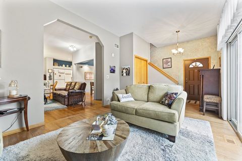 Tiny photo for 1030 Arbor Court, Mount Prospect, IL 60056 (MLS # 12585467)