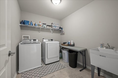 Tiny photo for 672 Glenwood Drive, South Elgin, IL 60177 (MLS # 12759046)