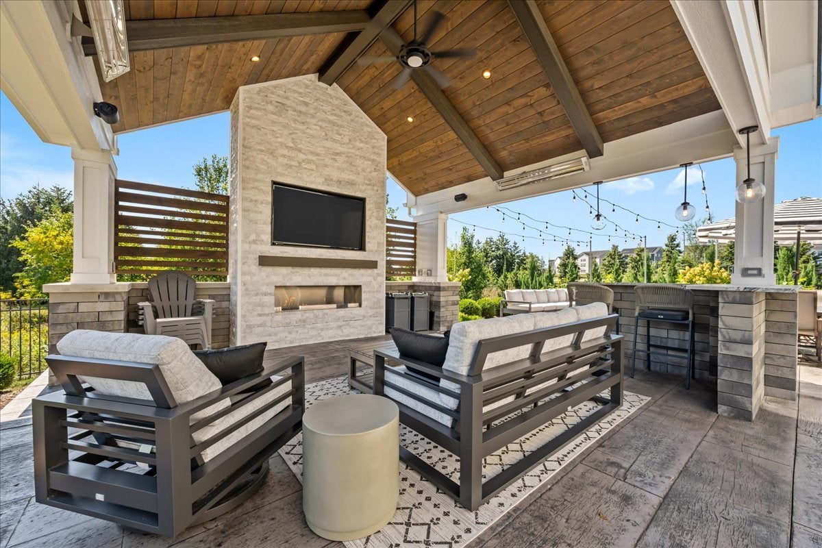 672 Glenwood Drive
