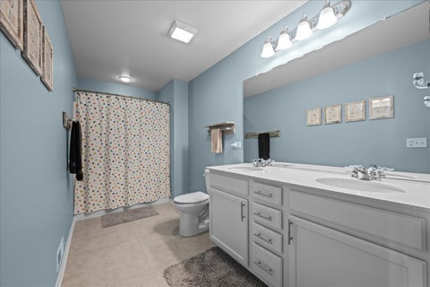 Tiny photo for 672 Glenwood Drive, South Elgin, IL 60177 (MLS # 12759046)
