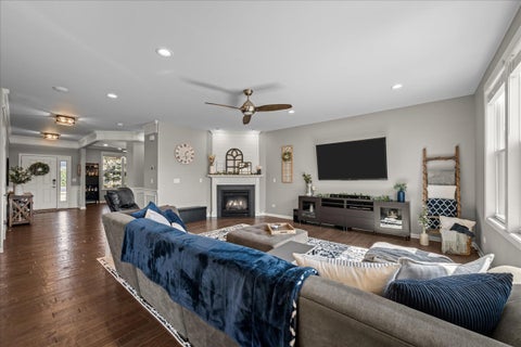 Tiny photo for 672 Glenwood Drive, South Elgin, IL 60177 (MLS # 12759046)