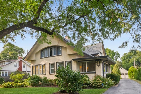 Tiny photo for 310 N Delaplaine Road, Riverside, IL 60546 (MLS # 12760921)