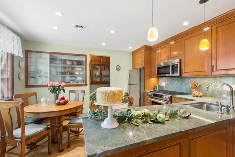 Tiny photo for 310 N Delaplaine Road, Riverside, IL 60546 (MLS # 12760921)