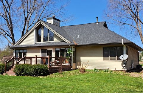 Tiny photo for 135 Thornhill Farm Lane, St. Charles, IL 60175 (MLS # 12363889)