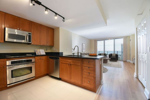 Tiny photo for 807 DAVIS Street #1610, Evanston, IL 60201 (MLS # 12722893)
