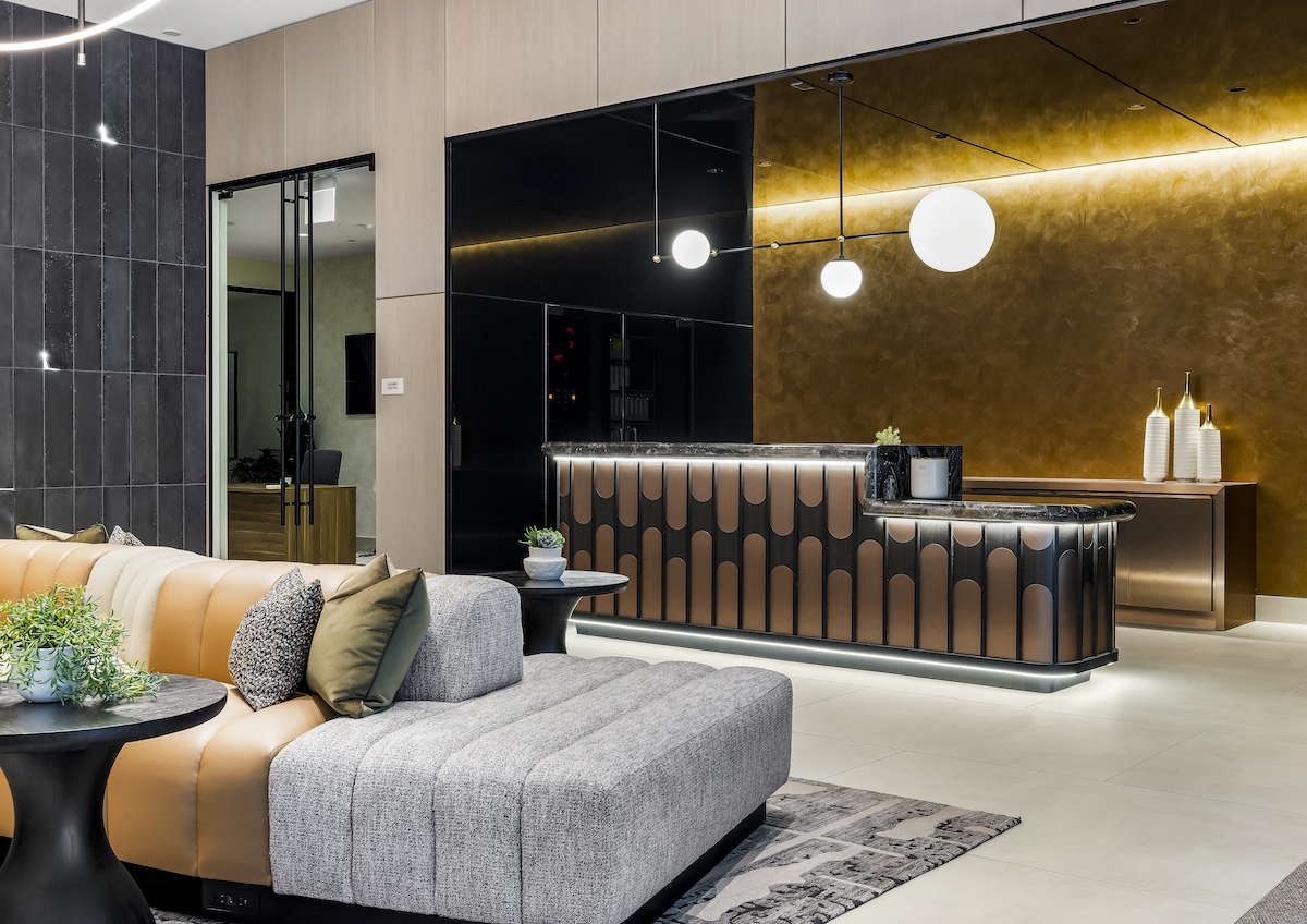 218 E Grand Avenue 606