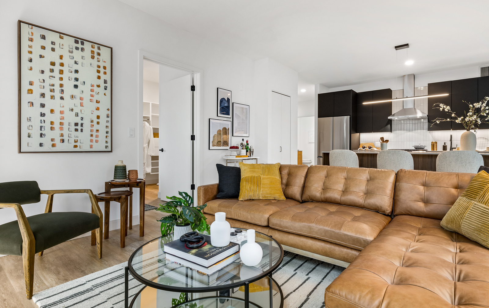 218 E Grand Avenue 606