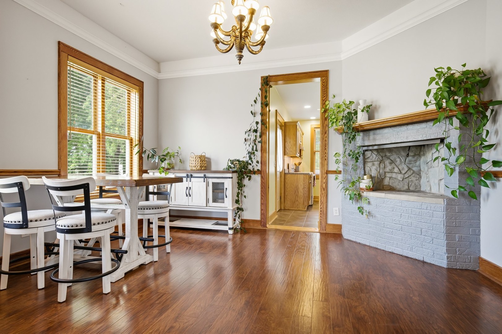 703 W Wood Street W