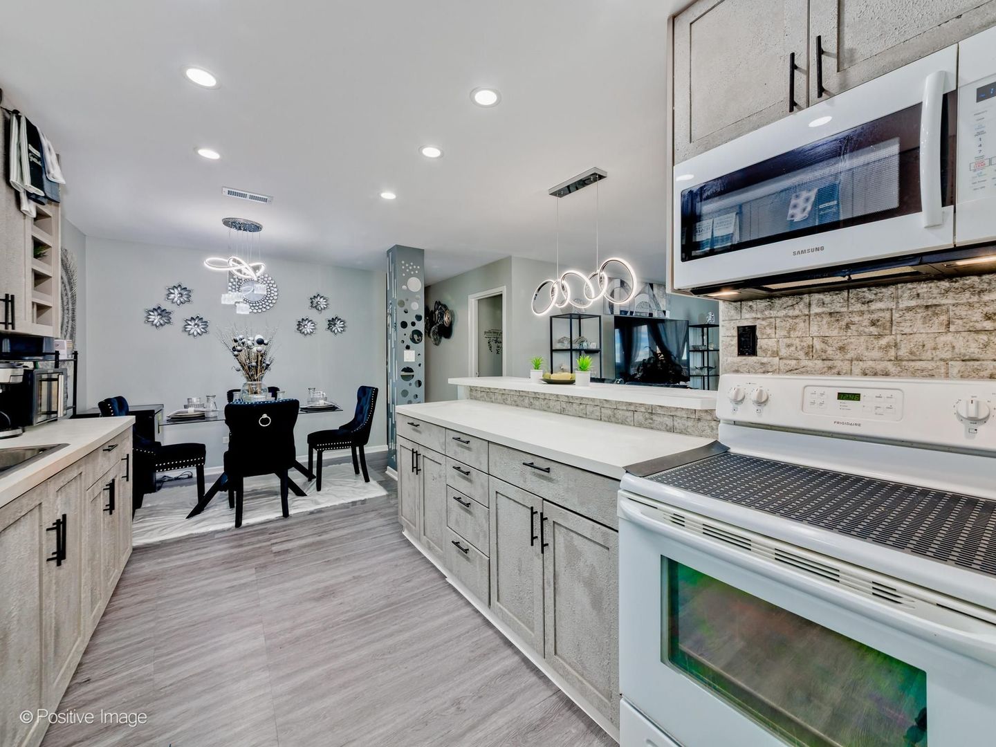 1717 W Crystal Lane 702