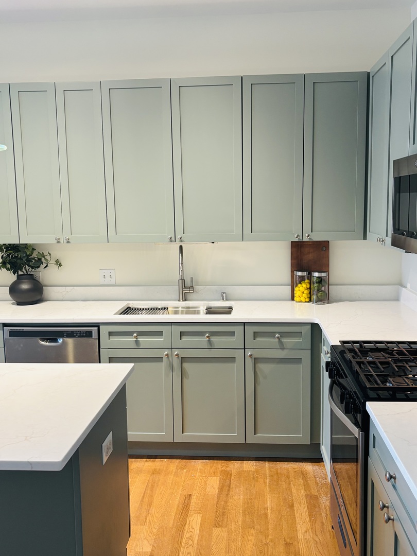 1631 S Michigan Avenue 604