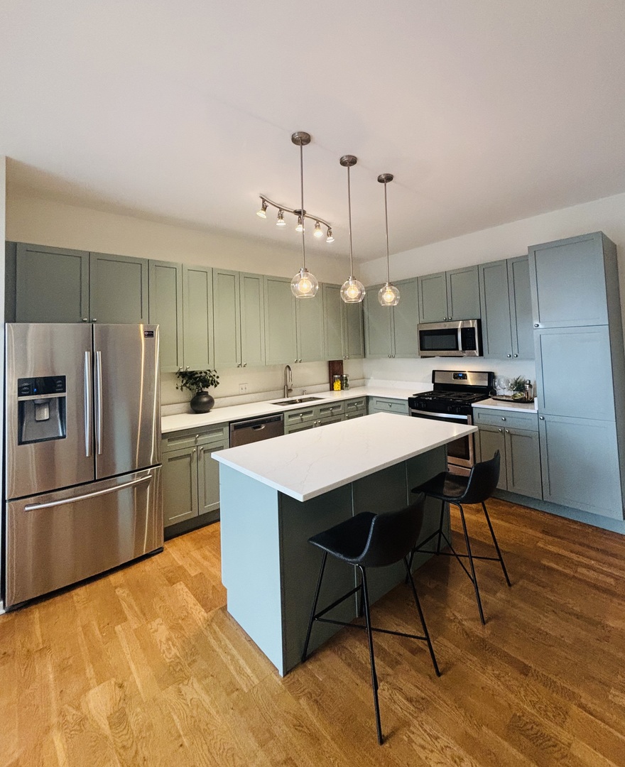 1631 S Michigan Avenue 604