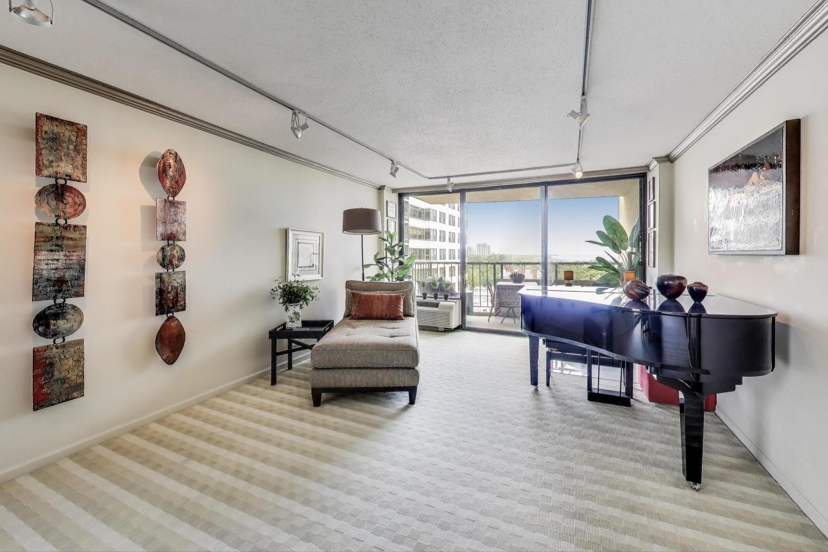 1450 N Astor Street 11D